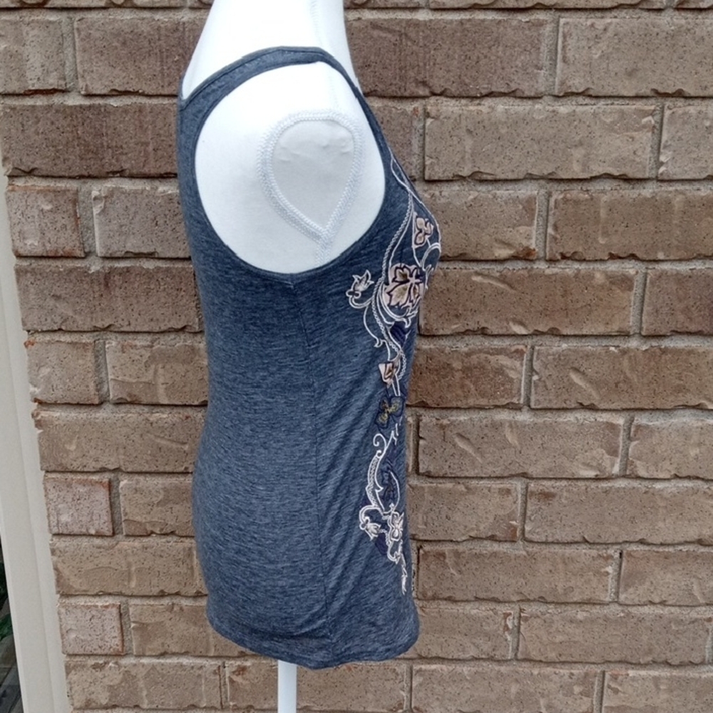 Pins & Needles Floral Embroidered Tank Top - Picture 4 of 8